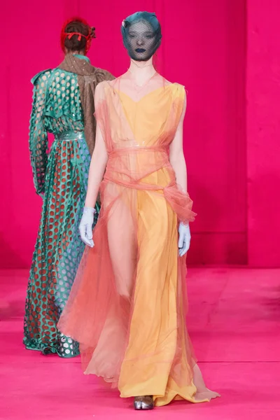 Look 38